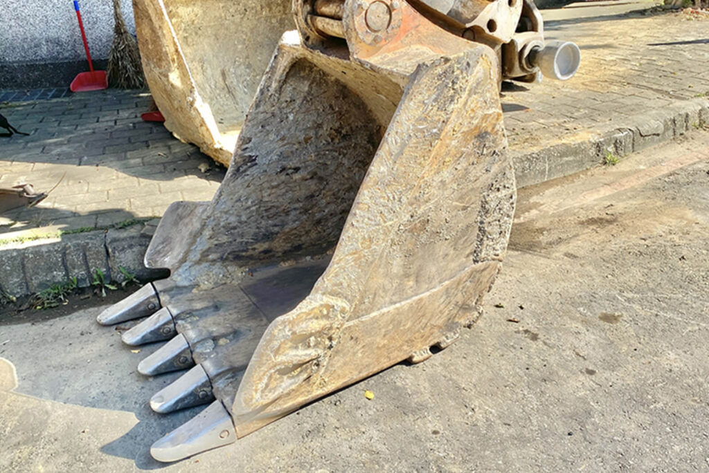 地盤改良工事に使用されるショベルカーのバケット